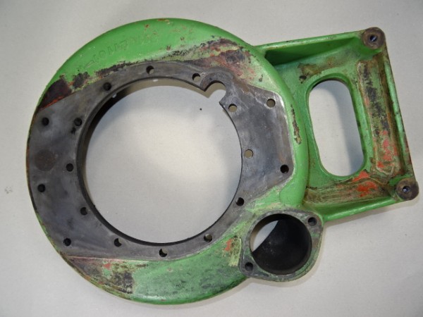 Flansch Glocke für Kupplungsgehäuse / Motor vom Fendt Dieselross F17 W Traktor
