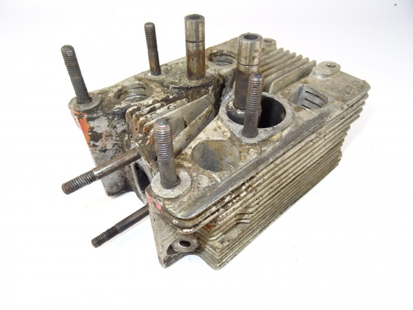 Zylinderkopf (Ø113mm; 3 x Riss) vom Porsche Diesel 329 Traktor