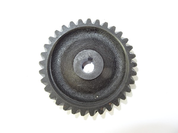 Zahnrad Antriebsrad für Ölpumpe von Güldner 3LKN Motor vom Fahr D133 N Traktor