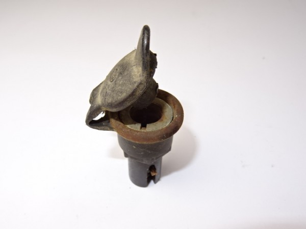Stecker Steckdose für Armaturenblech von Hella für Porsche Diesel 238 Traktor