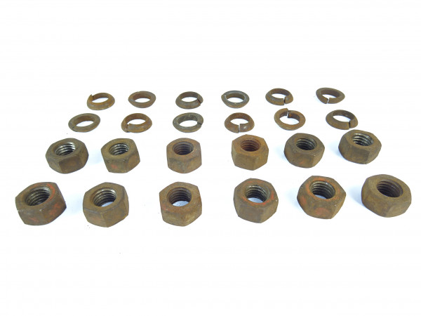 12 x Radmuttern M18x2,5 SW27mm + Federring konisch vom hinten Fendt Dieselross F12 Traktor