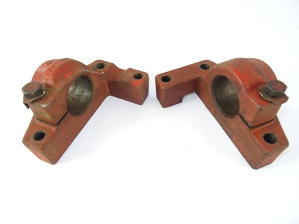 2 x Lagerbock Halterung für Lenkgetriebe von Fahr D133 N Traktor