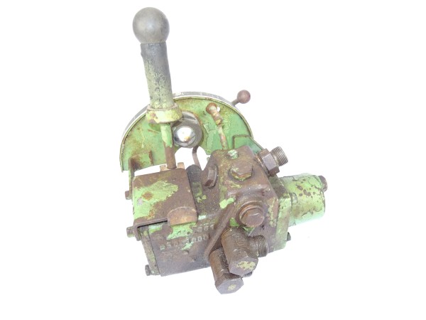 Hydrauliksteuergerät (nicht geprüft) vom Fendt Fix 2 FW 120 Traktor
