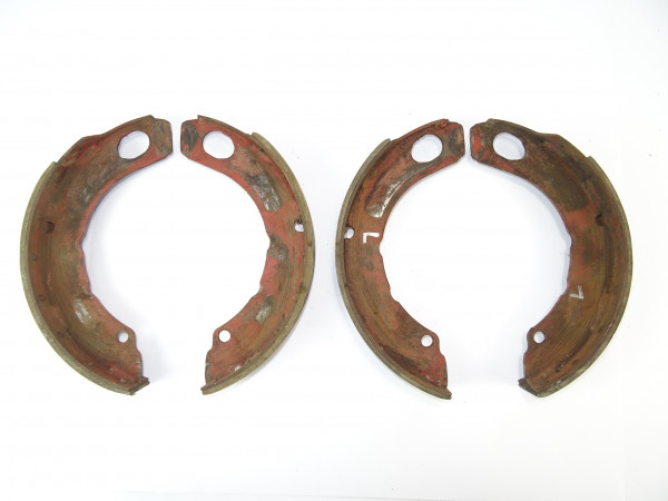 4 x Bremsbacken (Belag 5mm) für Bremse rechts und links vom Deutz D30 Traktor