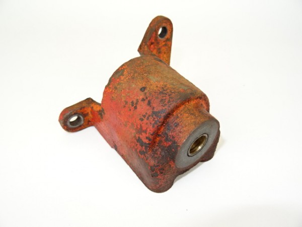 Halter Bock für Kraftheber vom Renault Master 2 R78 Traktor