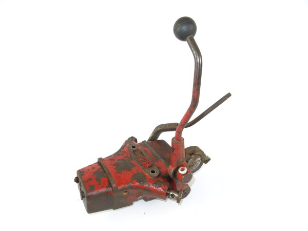 Steuergerät (nicht geprüft) von Bucher Hydrauliksteuergerät für Kraftheber vom Fahr D133 N Traktor