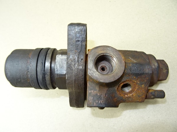 Einspritzventil Düsenstock links für D57 Motor für Hanomag R40 R45 Traktor