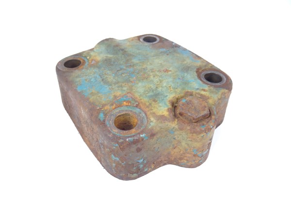 Deckel Abdeckung für Kraftheber Hydraulik vom Hanomag Perfekt 300 Traktor