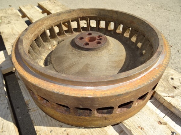 Schwungrad Güldner 2LD Motor vom Fahr D130 H Traktor