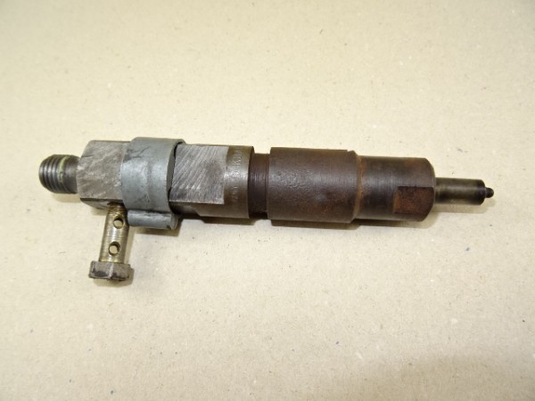 Düsenhalter für Deutz Motor F3L912 vom Fendt Farmer 203 V A Schmalspur Allrad Traktor