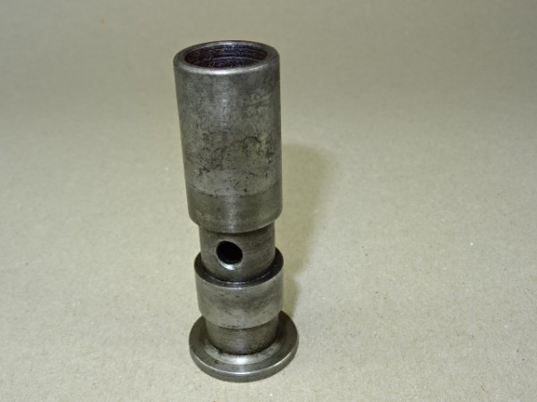 Becher für Nockenwelle Güldner 2LD Motor vom Fahr D130 H Traktor