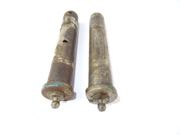 2 x Bolzen (20x113 mm) für Blattfedern vom Hanomag Perfekt 300 Traktor