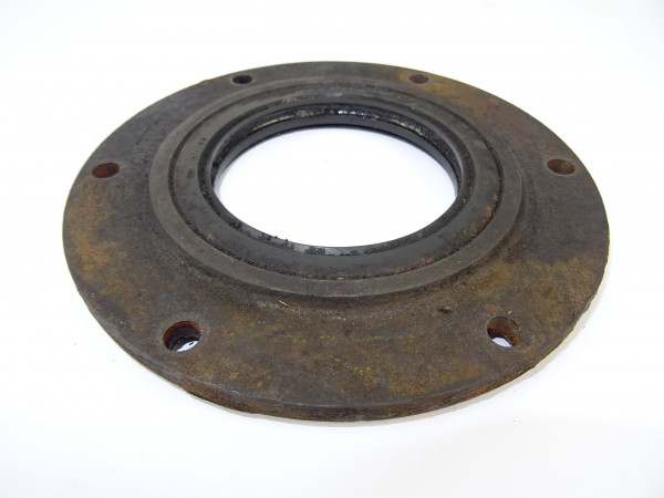 Deckel Motordeckel für Kurbelwelle Güldner 2LKN Motor vom Fahr D88 Traktor