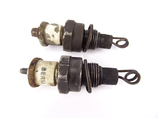 2 x Glühkerze (nicht geprüft) von Beru für MWM KD 415 Z Motor vom Hela Lanz D47 Traktor