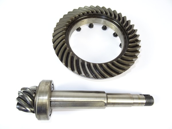 Kegelradwelle Tellerrad Z=8/39 von ZF A4 Getriebe vom Güldner AK 9 Traktor
