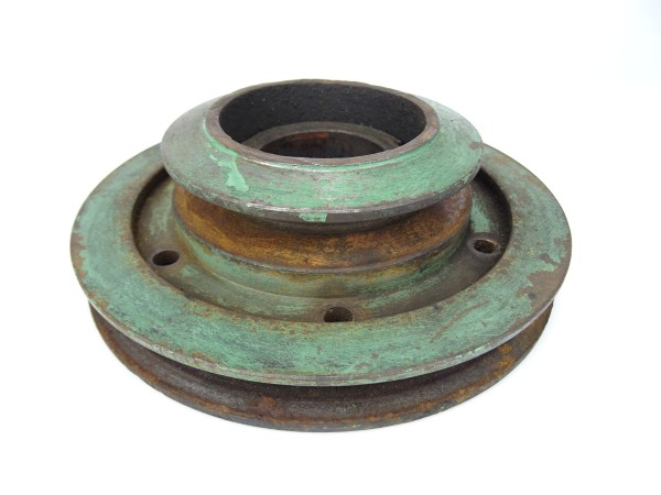 Keilriemenscheibe für Kurbelwelle Motor D9532 M180 vom MAN 2L3 Traktor