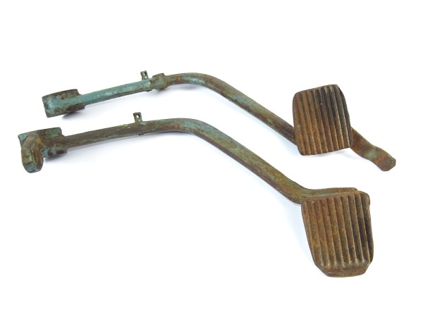 2 x Bremspedale für Bremse ZF A4 Getriebe von Güldner AK 9 Traktor