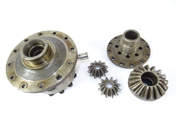 Differentialgetriebe (beschädigt) für ZF A205 Getriebe von Fahr D133 N Traktor
