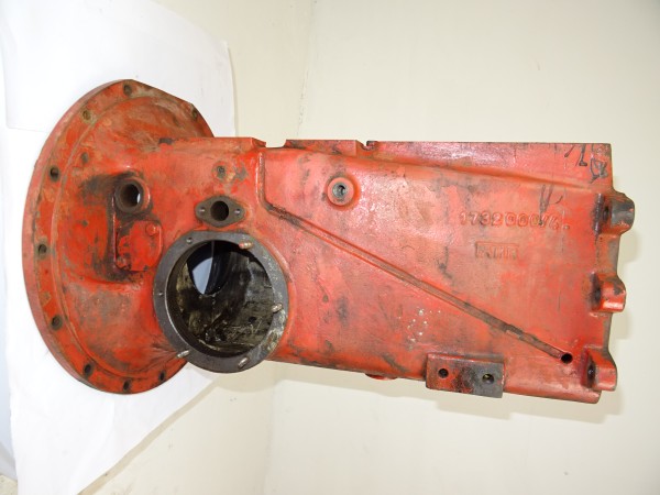Zwischengehäuse Kupplungsglocke vom Fahr D130 H Traktor