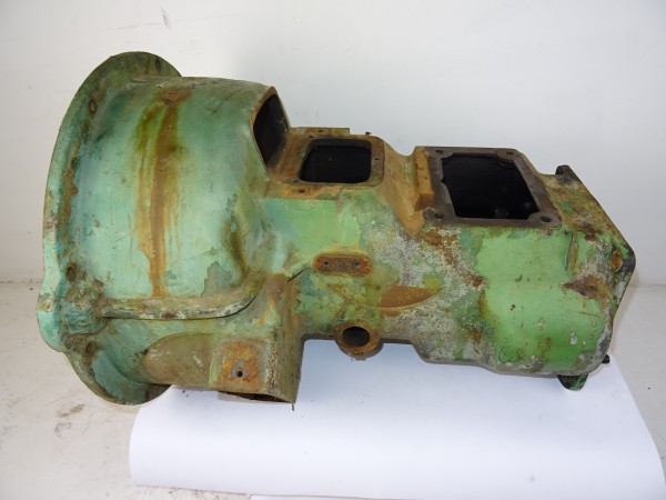 Zwischengehäuse Kupplungsglocke vom Fendt Dieselross F15 G Traktor