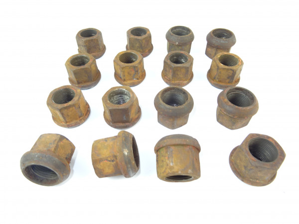 16 x Kugelbundmuttern Radschrauben M20x1,5; SW27 vom Fahr D25 Traktor