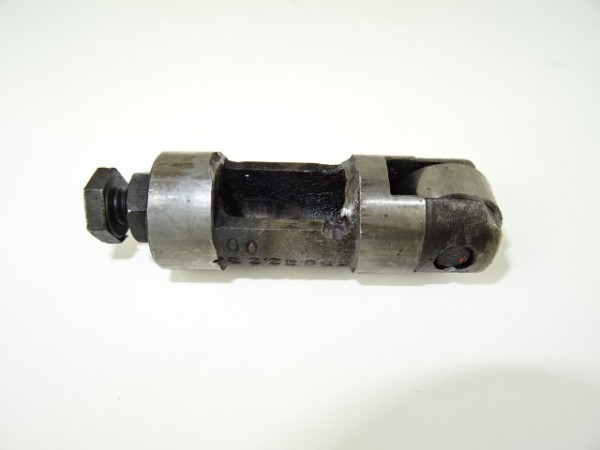 Pumpenstößel 25 022 25 00 vom Porsche Diesel 217 Traktor