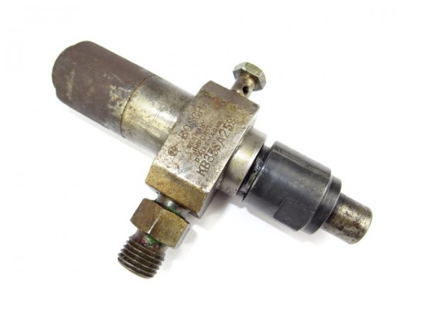 Düsenstock Bosch KB35SA259 Düsenhalter des Güldner D215 / 2D15 vom Motor Fahr D17 Traktor