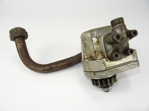 Hydraulikpumpe Kraftheberpumpe von Bosch 0510 410 012 (nicht geprüft) vom Fendt Farmer 2 Traktor