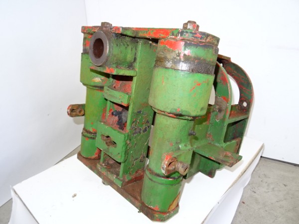 Achsbock Vorderachsbock vom Fahr D17 Traktor