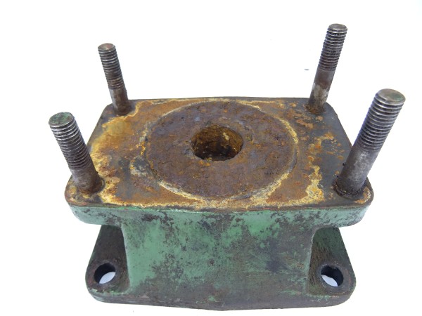 Ventilatorbock Halterung für Wasserpumpe MWM KD 415 Z Motor von Hela Lanz D47 Traktor