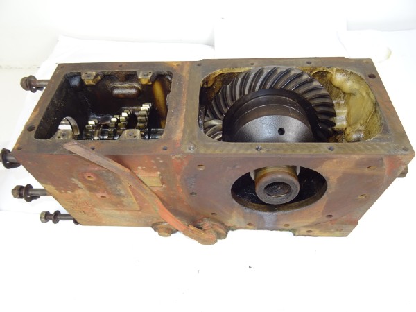 Getriebe ZP10 V11124 Schaltgetriebe vom Fahr D17 Traktor