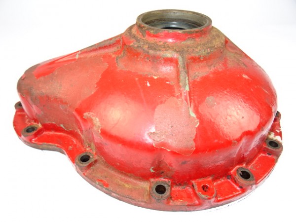 Vorgelegedeckel Achstrichter V33 90 4P ZP10 vom Fahr D17 Traktor