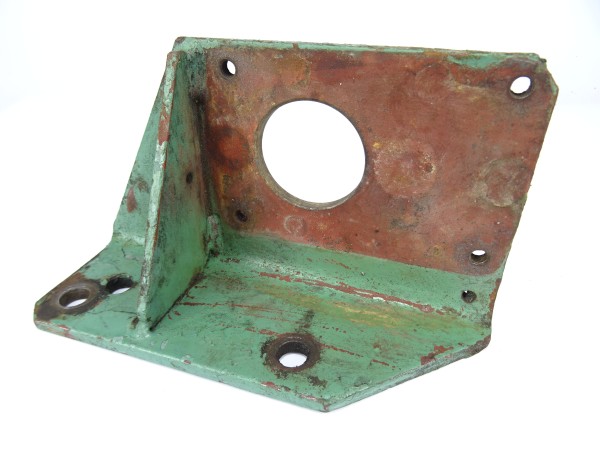 Halterung für Kraftheberpumpe Hydraulikpumpe vom MAN 2L3 Traktor