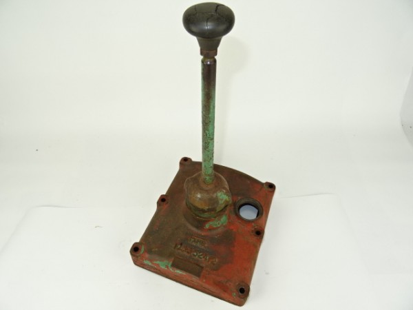 Getriebedeckel Schalthebel für Getriebe vom Fahr D180 H Traktor
